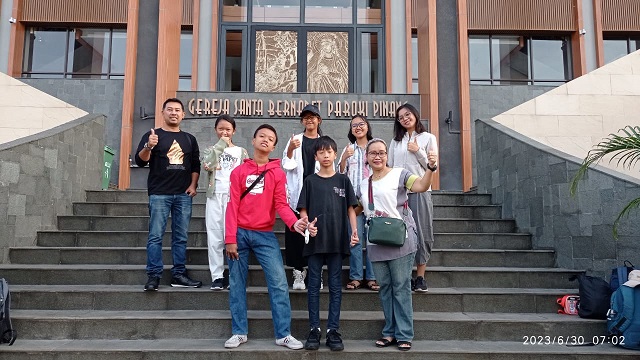 di gereja bernadet PAKAI--